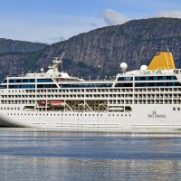 Круизный лайнер ждёт :: Alexandеr P