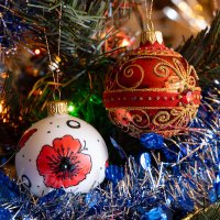 Новогодние украшения на ёлке :: Александр Синдерёв