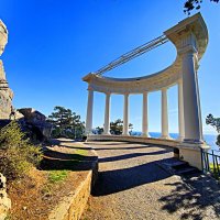 Полуротонда на Царской тропе над Ореандой. :: Виктор Мухин Полуротонда на Царской тропе над Ореандой. :: Виктор Мухин