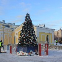 ёлка на вокзале :: Сергей Кочнев