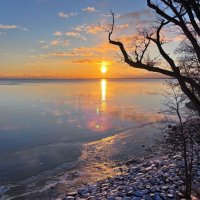 Восход солнца над леденеющем морем :: Aida10 