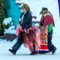 В эти новогодние праздничные дни можно встретить Нечисть на улицах города. :: Анатолий. Chesnavik.