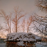 На монастырском дворе :: Сергей Кочнев