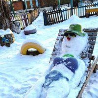 Снегиня на пляже.. :: Василий 