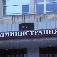 Здесь сидят ироды, которые испортили аллею! :: Юрий Гайворонскiий Здесь сидят ироды, которые испортили аллею! :: Юрий Гайворонскiий