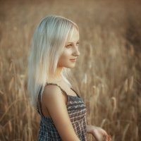 Портрет в поле :: Дмитрий Булатов