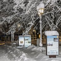 Прогулка по заснеженному городку :: Игорь Сикорский