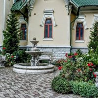 У фонтана :: Veera V