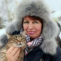 Лариса с монастырским котом. :: Михаил Столяров