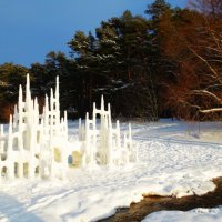 Часть ледяного городка на берегу :: Aida10 