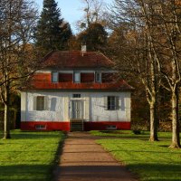 Домик в лесу :: Юрий. Шмаков