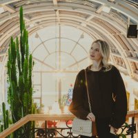 Девушка в красивом месте :: Илья Шенгелия