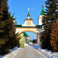 Чебоксары. Южные ворота Свято-Троицкого мужского монастыря. :: Пётр Чернега