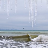 Зимне-сосулистое :: Геннадий Валеев