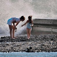 Собирательство во время шторма :: Mikhail Irtyshskiy