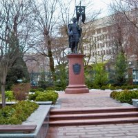 Памятник  Александру  Невскому :: Валентин Семчишин