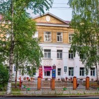 Ухта, Школа №2,тут учились певец Андрей Державин, совет-й хоккеист Сергей Капустин и Роман Абрамович :: Николай Зиновьев