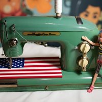 При хозяйском подходе из американского флага можно сшить одну тельняшку и 26 погонов для прапорщиков :: Андрей Заломленков