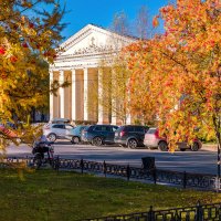 Ухта, Старый город. Церковь Стефана Великопермского, бывший ЦДК Нефтяников :: Николай Зиновьев