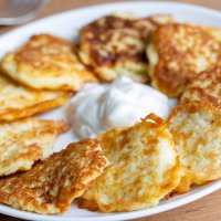 Оладьи из кабачков со сметаной :: Александр Синдерёв