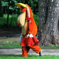 СКАЗОЧНЫЙ ГЕРОЙ НА ТРОПИНКЕ ПАРКА :: Валентина 