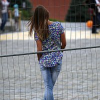 девушка в сторонке :: Олег Лукьянов девушка в сторонке :: Олег Лукьянов