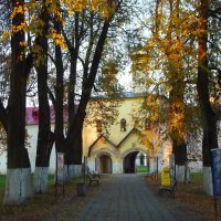 Осенний вечер в монастыре :: Сергей Кочнев