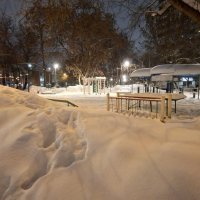 Спортплощадке под снежком снится лето :: ИРЭН@ .