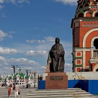 У храма. Йошкар-Ола :: MILAV V