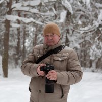 В снежную погоду на фотосъёмке :: Александр Синдерёв