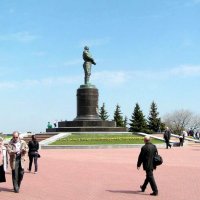 «Сталинскому соколу» – такая надпись изначально существовала на постаменте :: Михаил Андреев