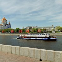 По воде мимо Храма. :: веселов михаил 