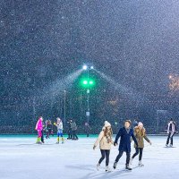Снежным вечером на катке... :: Елена Снежным вечером на катке... :: Елена
