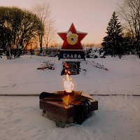 Зимним вечером  у вечного огня :: Сергей Кочнев