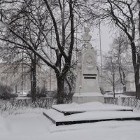 Кольцовский сквер под снегопадом :: Татьяна Машошина