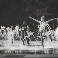 Мокрый танец (чб) :: Сергей Царёв