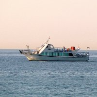 Прогулочный катер. :: Владимир Драгунский Прогулочный катер. :: Владимир Драгунский