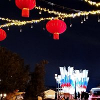 Российские флаги и китайские фонарики :: Александр Чеботарь Российские флаги и китайские фонарики :: Александр Чеботарь