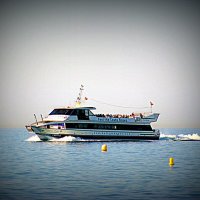 Прогулочный катер. :: Владимир Драгунский