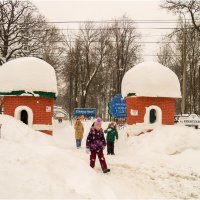 Последний день зимы ( детский парк " Аполло " г.Киров ) :: Валентин Котляров
