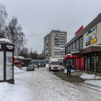 У торгового центра. :: Михаил "Skipper"