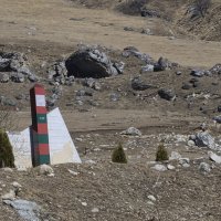 Памятник в горах погибшим военным летчикам :: Мариша 