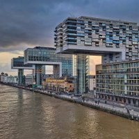 Дома-"краны" на набережной Рейна :: Андрей K.