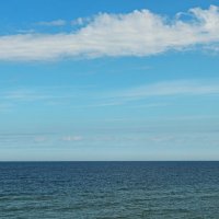 Море,голубое небо с легкими облаками :: Любовь Сахарова