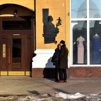 У дома, где жил Леонид Филатов. :: Татьяна Помогалова У дома, где жил Леонид Филатов. :: Татьяна Помогалова