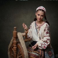 Ксюша рукодельница :: Игорь Волков