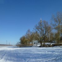 Весенний берег. :: Михаил "Skipper"