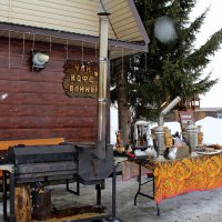 У озера - горячий перекус :: Татьяна Лютаева