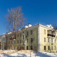 Уличное весеннее :: Александр Синдерёв