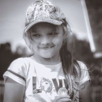 Застеснялась (чб) :: Сергей Царёв